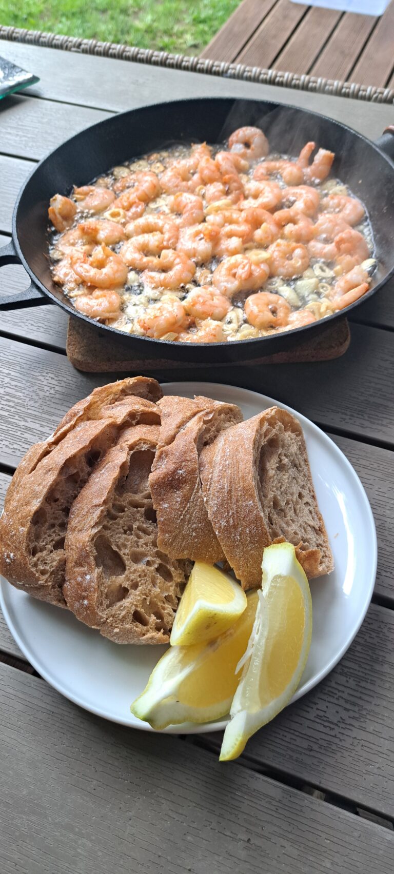 Valkosipulikatkaravut – Kuinka valmistaa espanjalainen ruoka “Gambas al Ajillo”